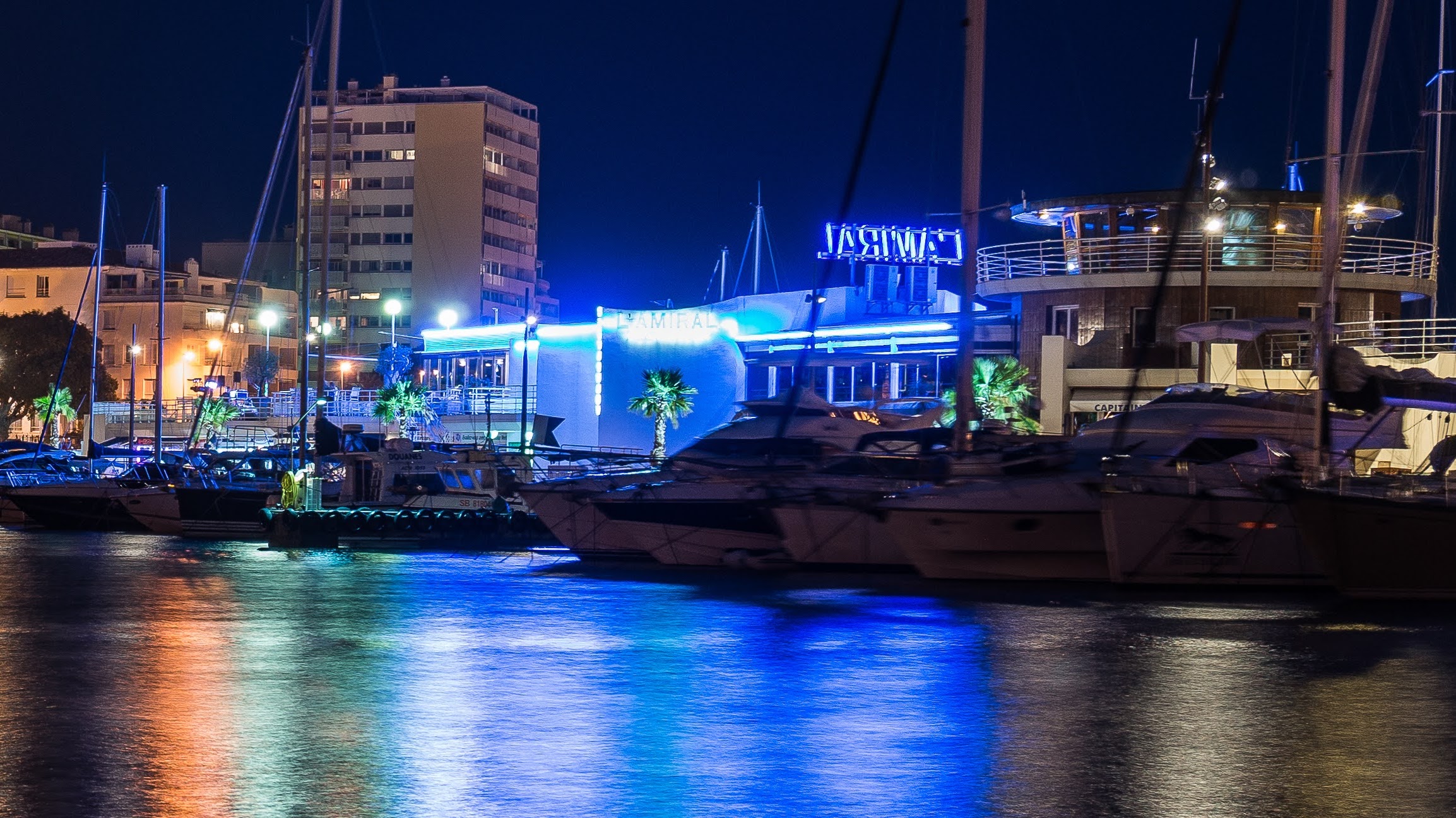 Sainte Maxime, centre ville et le port de nuit