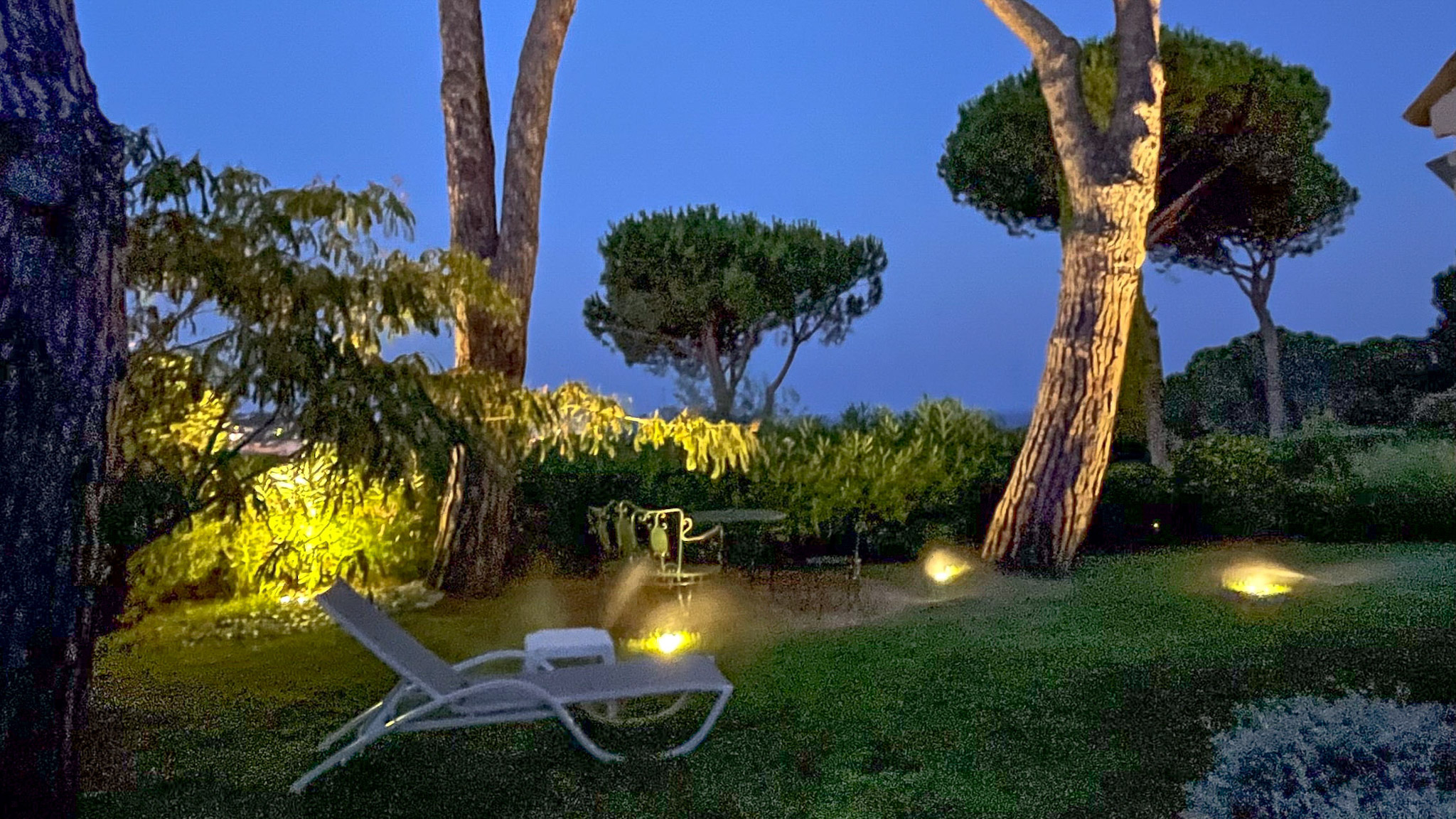 Le grand jardin de la Villa la Marchellerie à Sainte Maxime