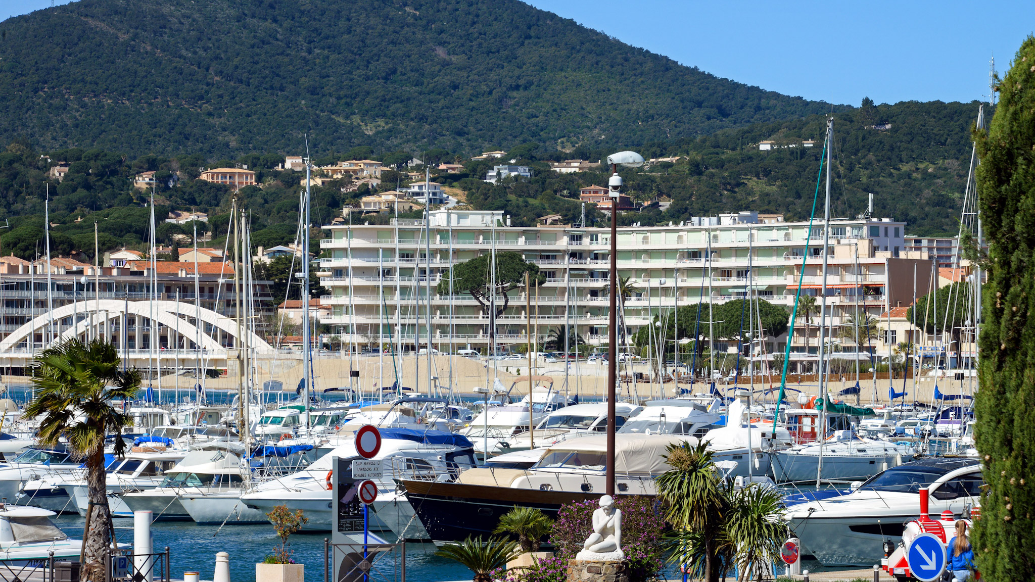 Le Port de Plaisance et la plage du Centre Ville à Sainte Maxime