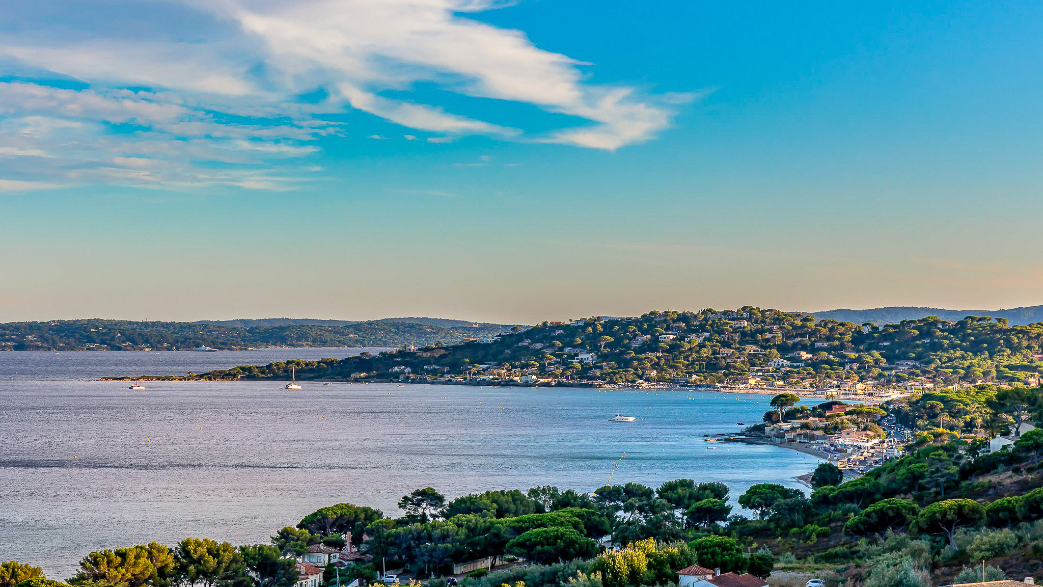 A l'est de Sainte Maxime plage de la Nartelle