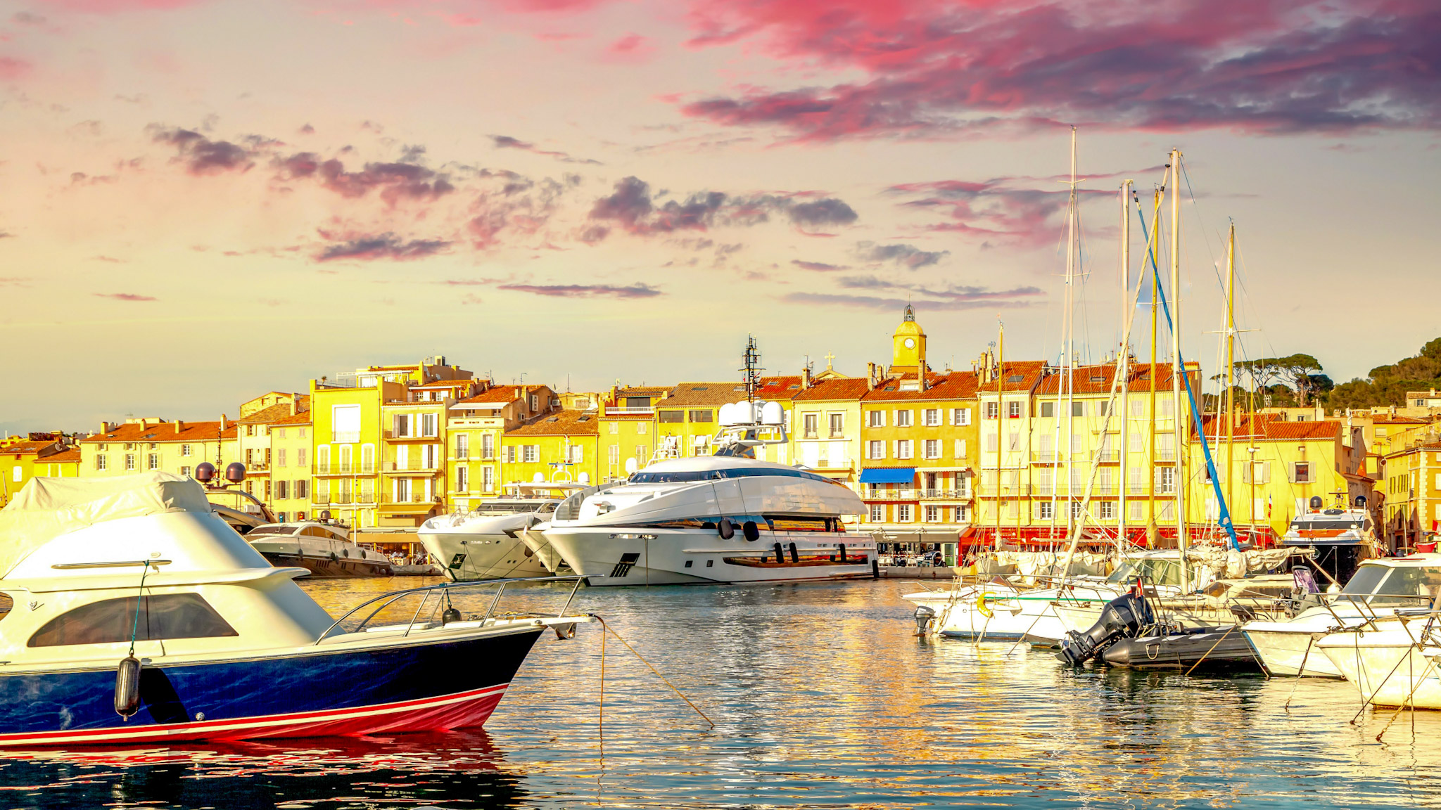 Yachts dans le Port de Saint Tropez