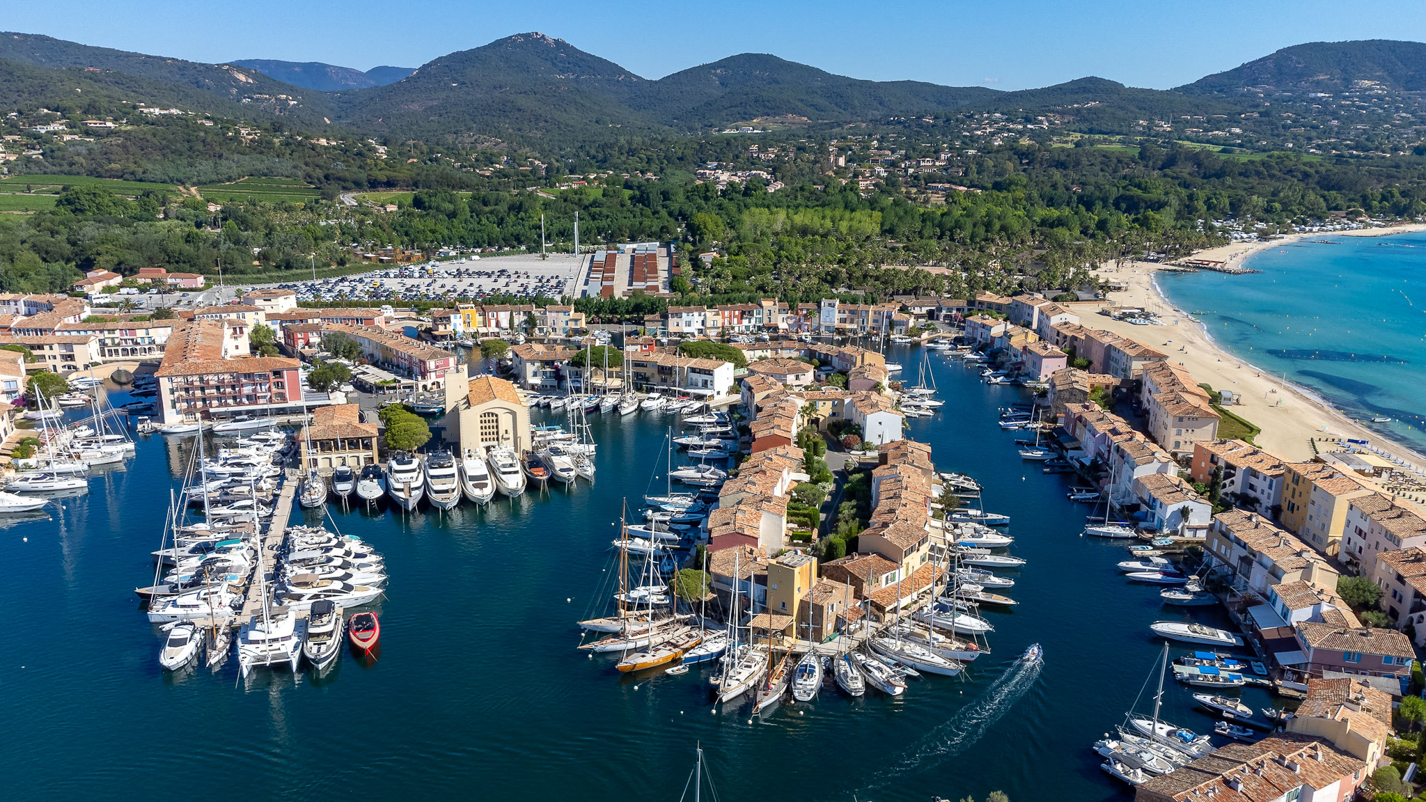 Port Grimaud: plage et canaux