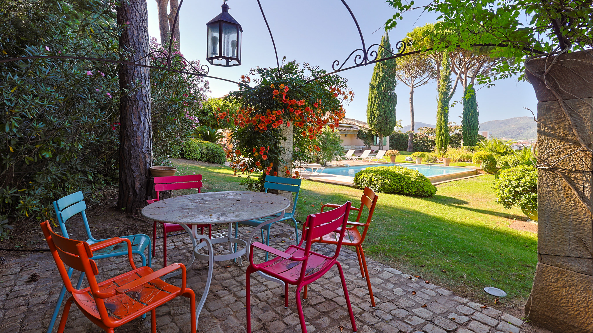 Villa luxueuse avec un grand jardin et une piscine à Sainte Maxime