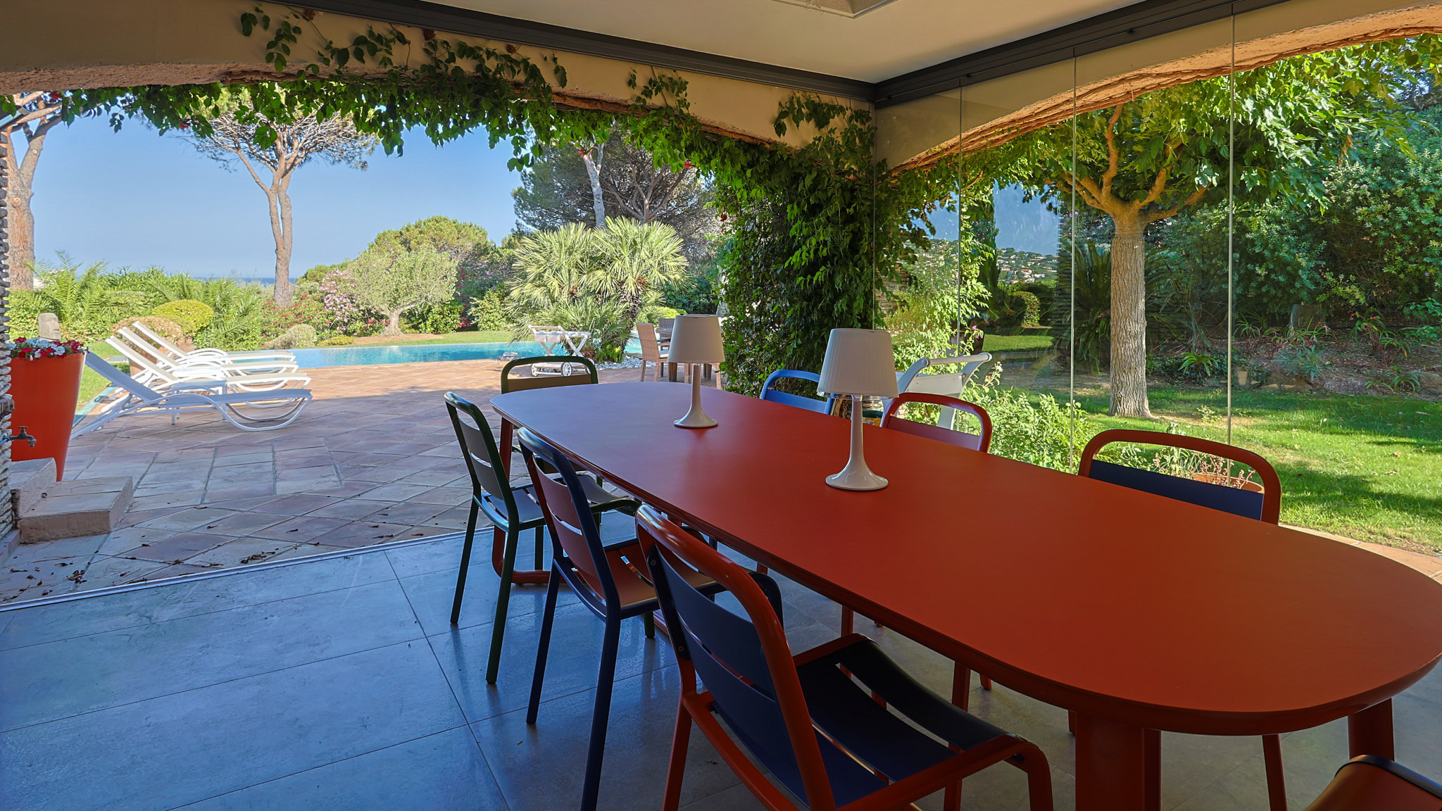  Villa La Marchellerie - Table à mangé exterieur ombragée